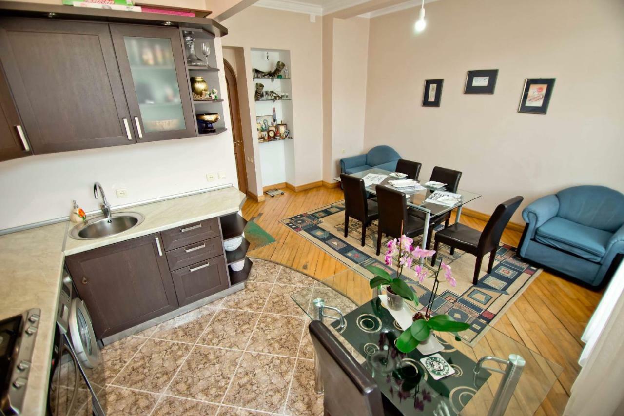 Apartment On Gorgiladze 25 Batumi Exterior foto